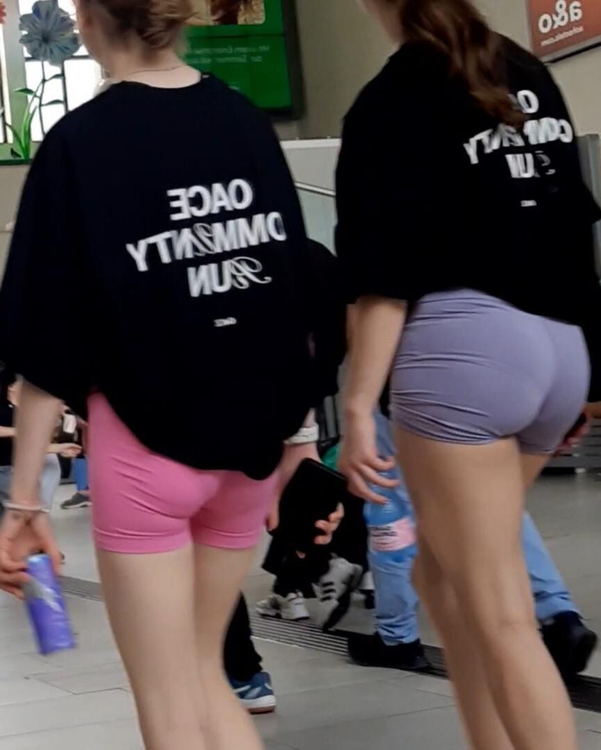 Streetgirls in shorts 