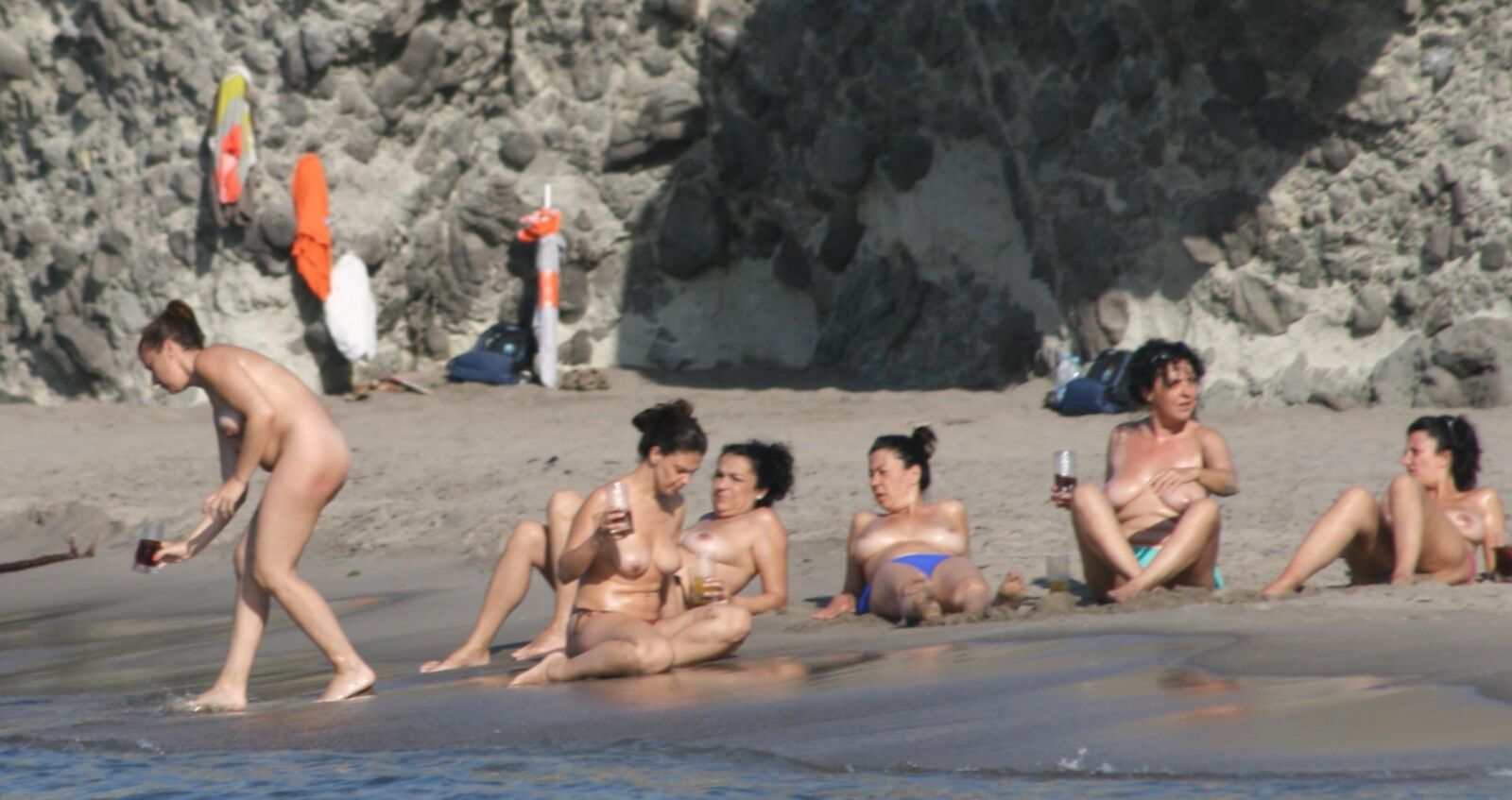 Somewhere on the beach Vol. LV