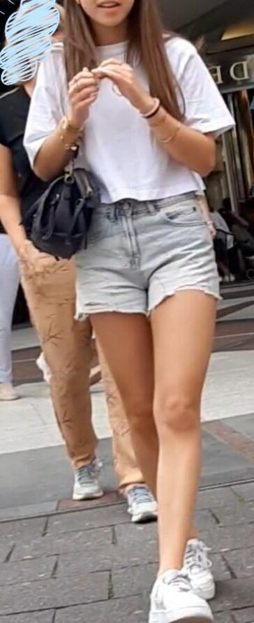 Streetgirls in shorts 