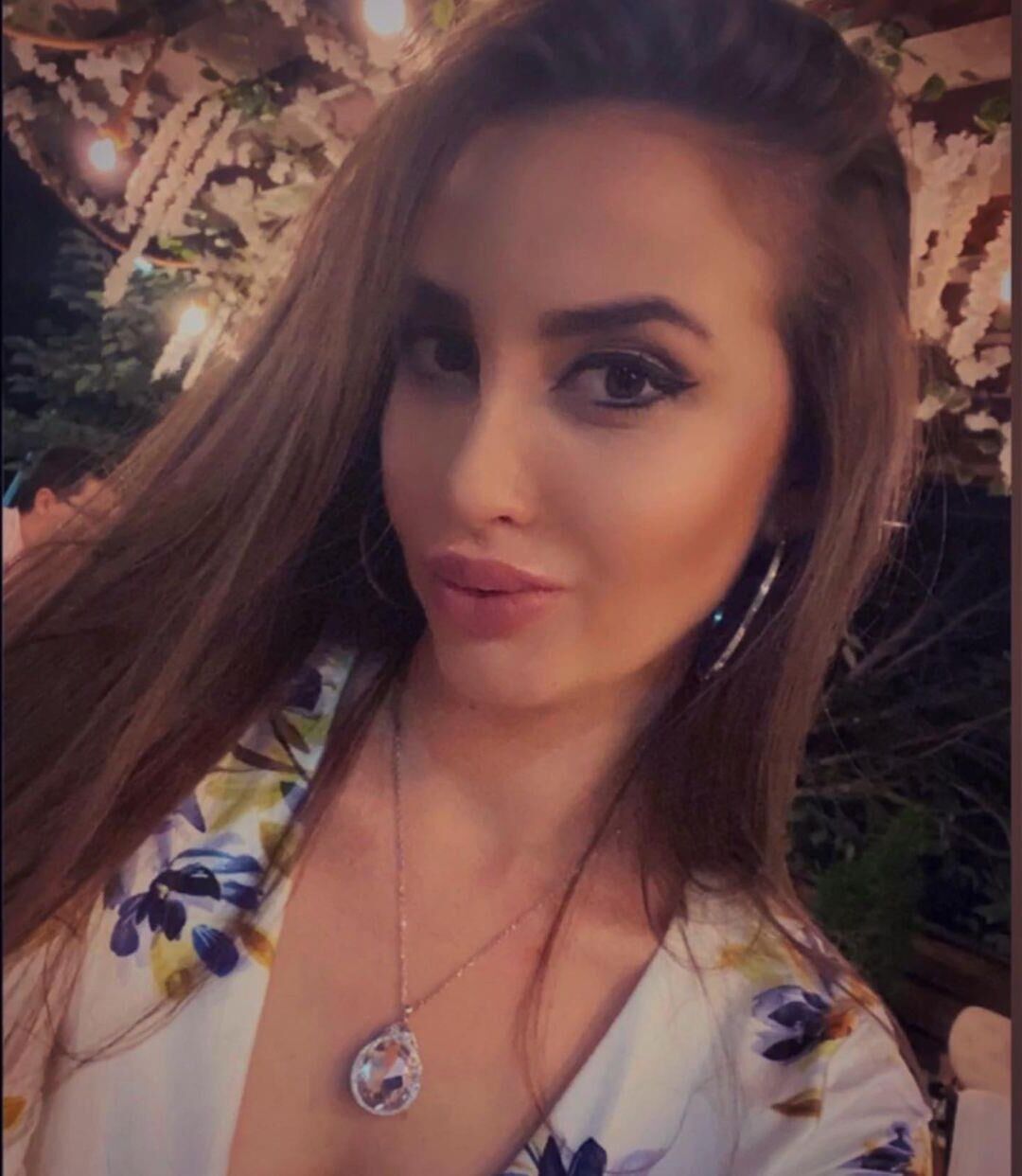Belle adolescente Simona