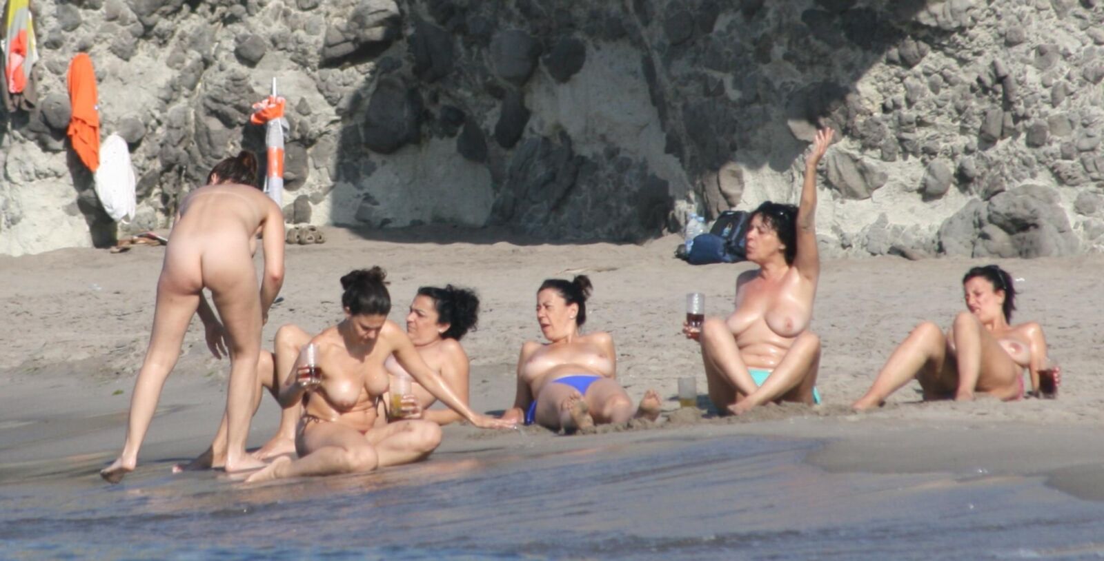 Somewhere on the beach Vol. LV