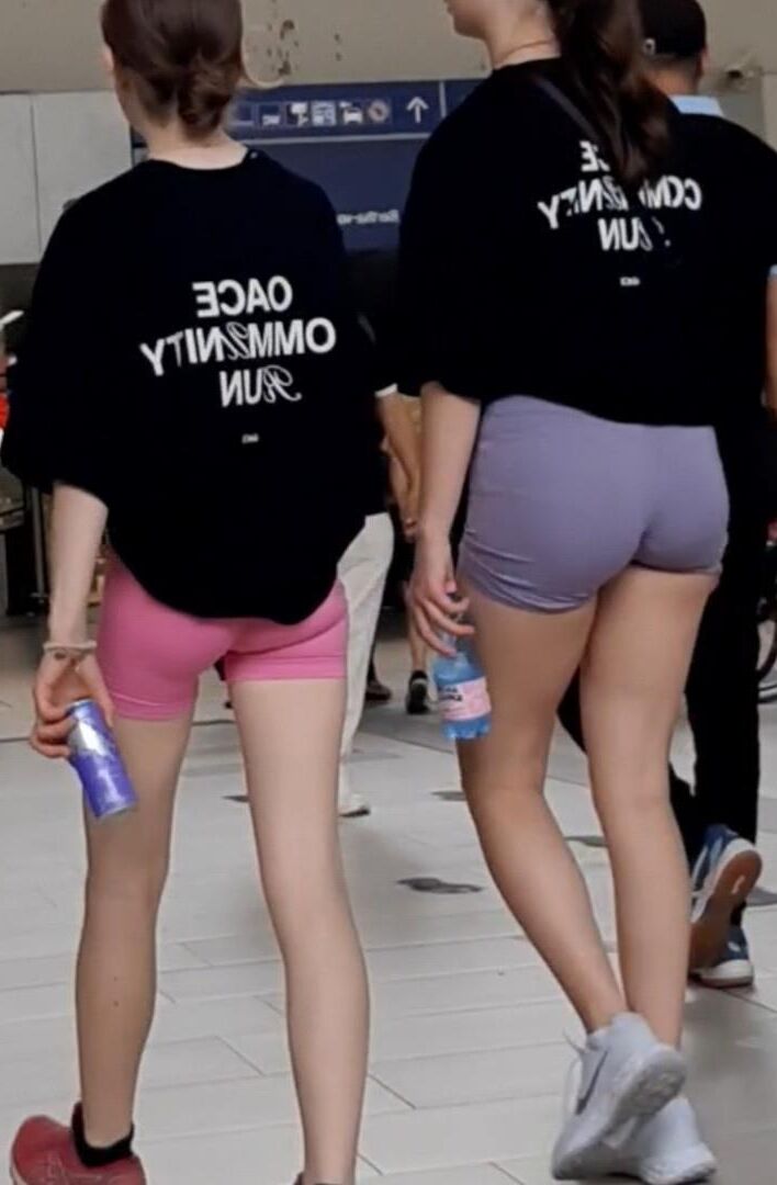 Streetgirls in shorts 