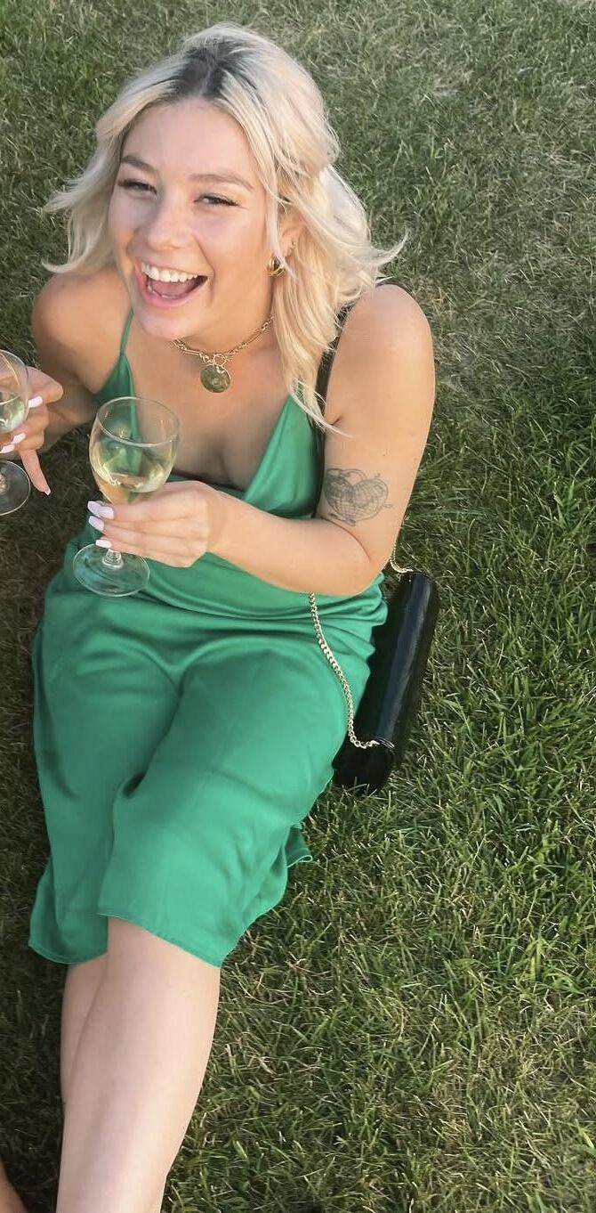 Morena delgada sexy