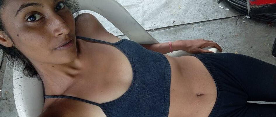 Flaco latina Rossana B. In Black Undies Net Slut expuesta