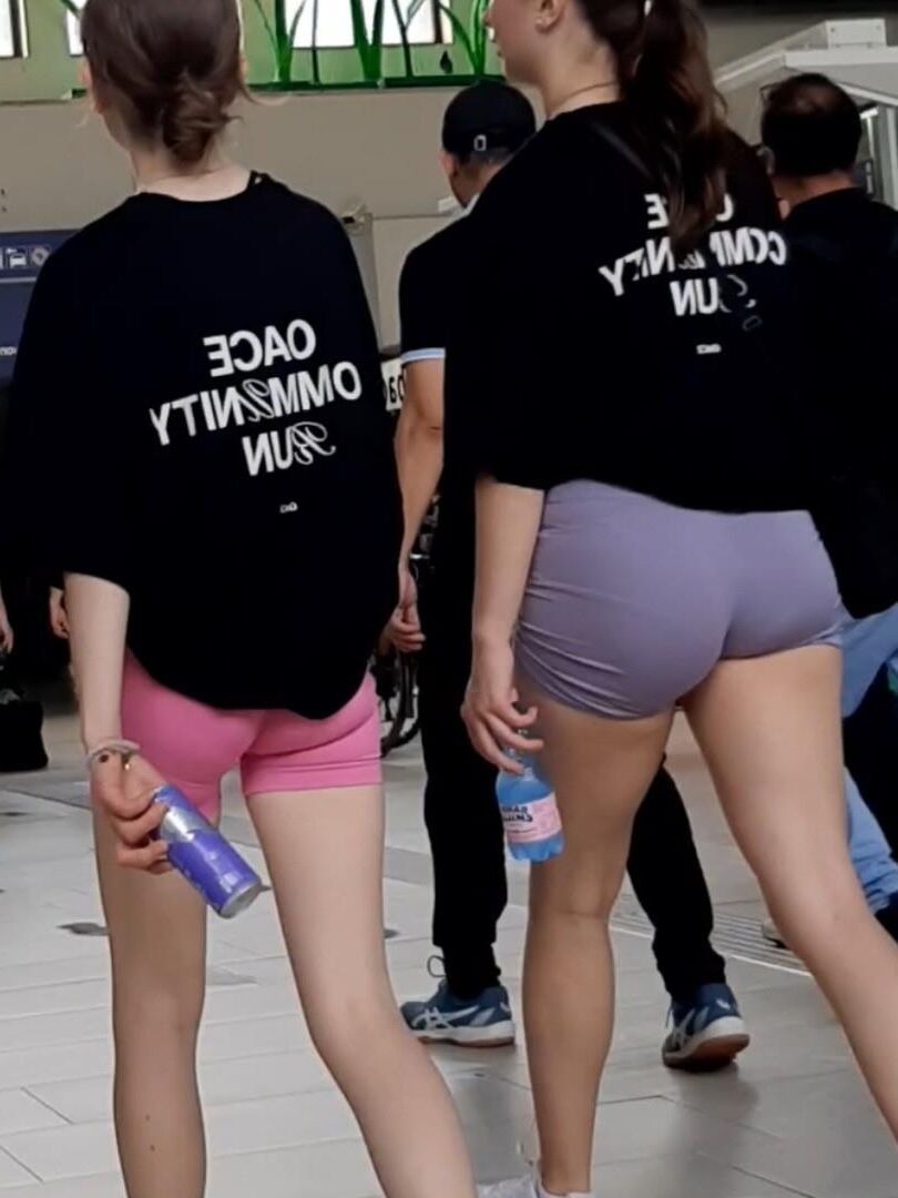 Streetgirls in shorts 