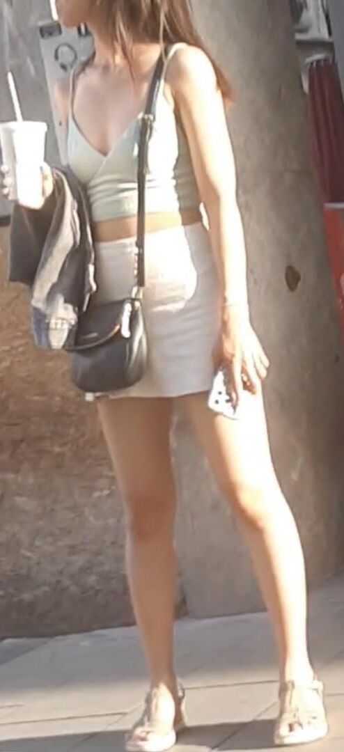 Braless Streetgirls 