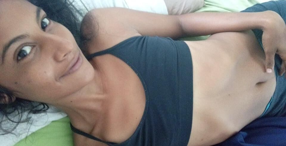 Flaco latina Rossana B. In Black Undies Net Slut expuesta
