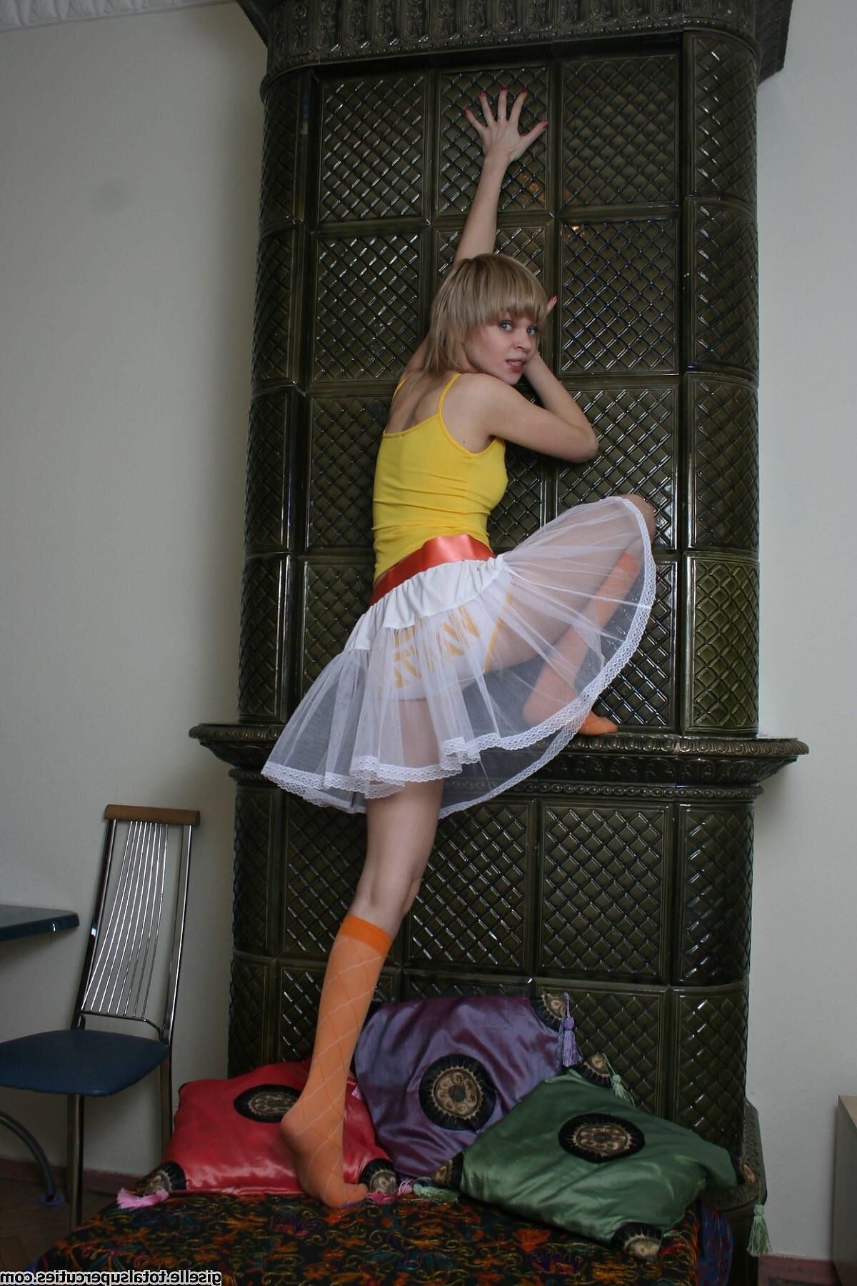 TotalSupercuties Giselle Set