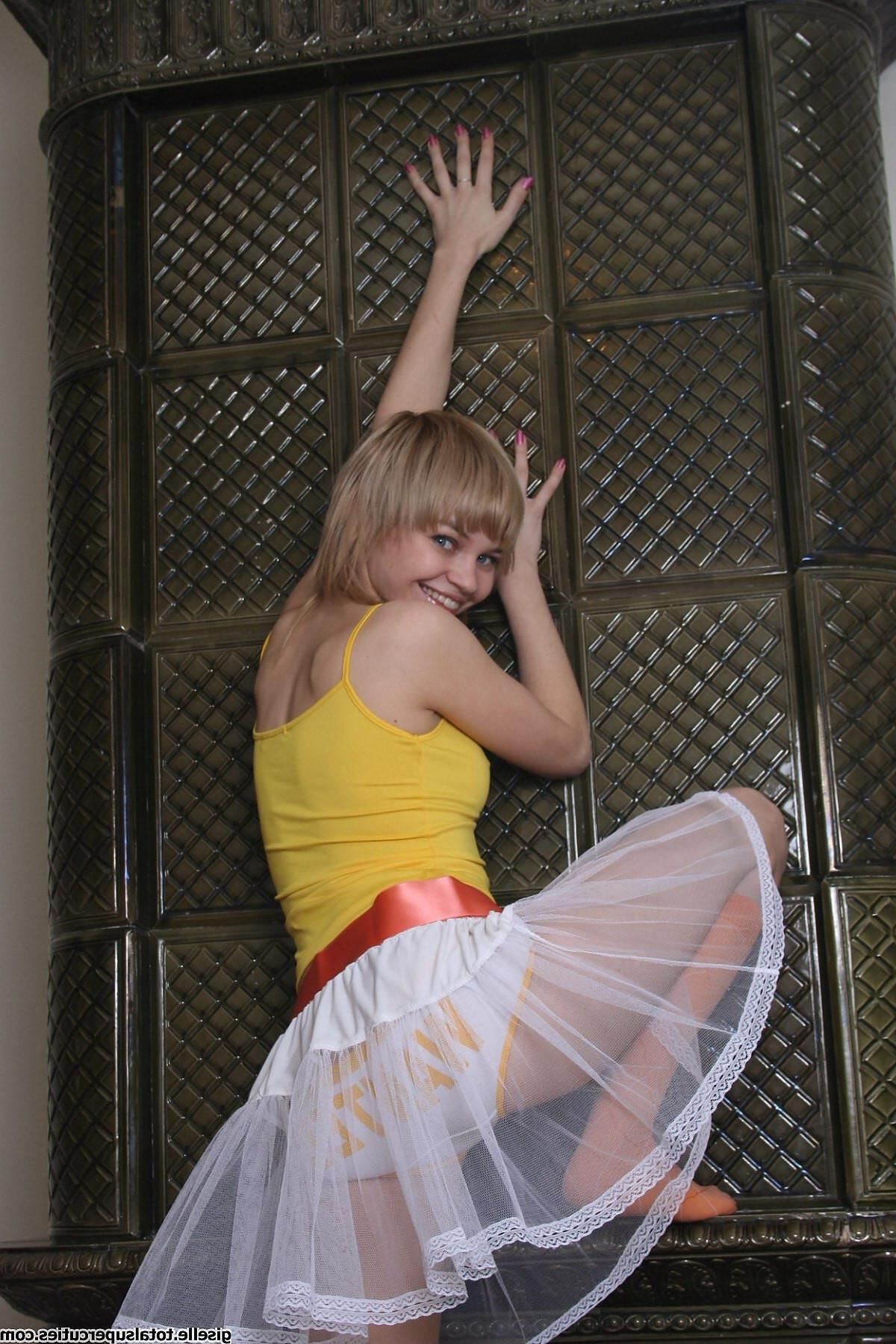 TotalSupercuties Giselle Set