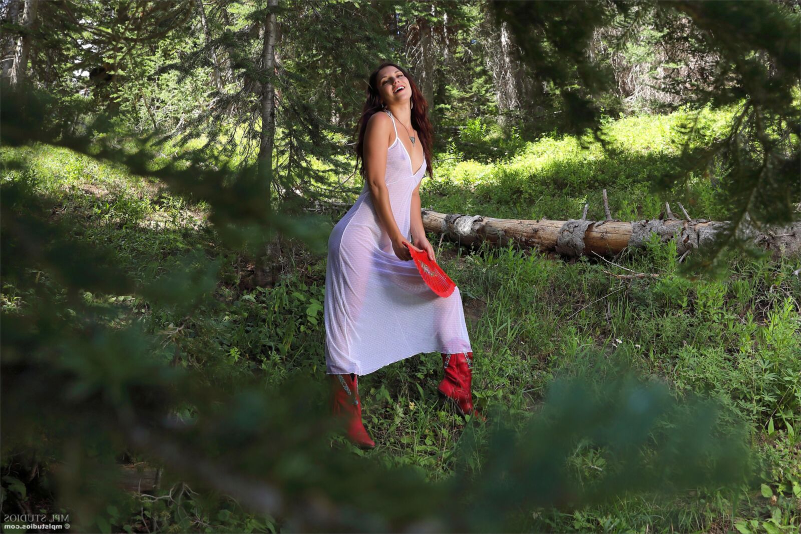 Elena su caminata por el bosque