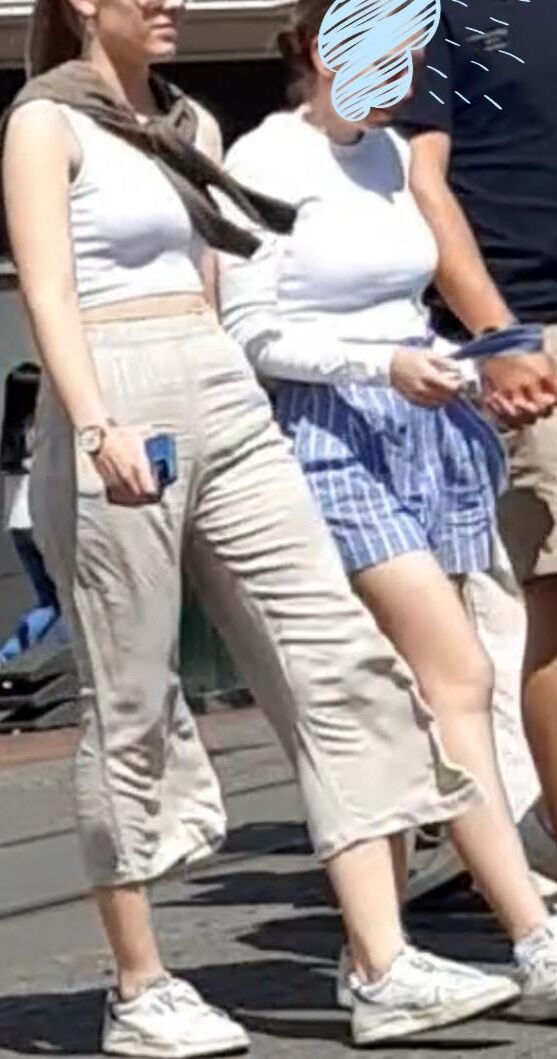 Streetgirls in shorts 