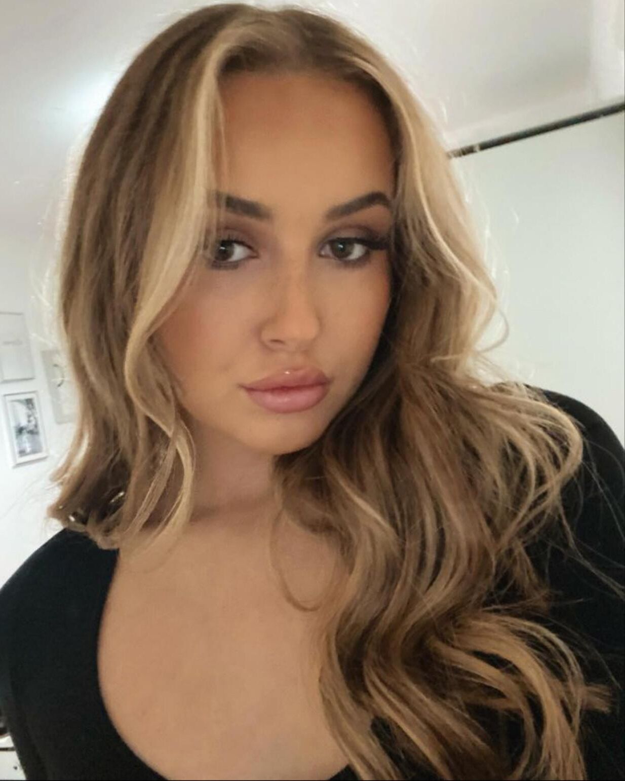 Stunning Girls I want to Serve