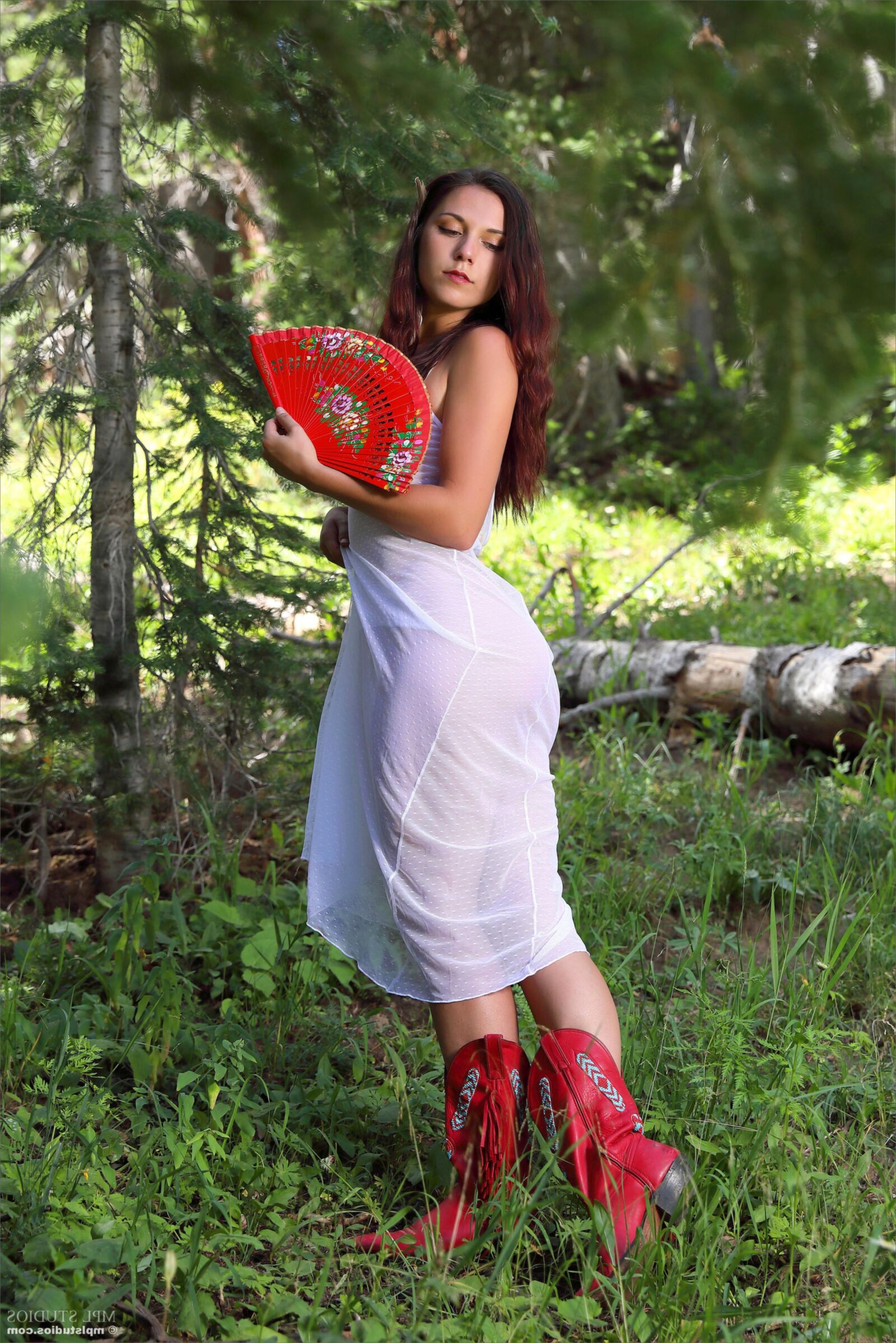 Elena su caminata por el bosque