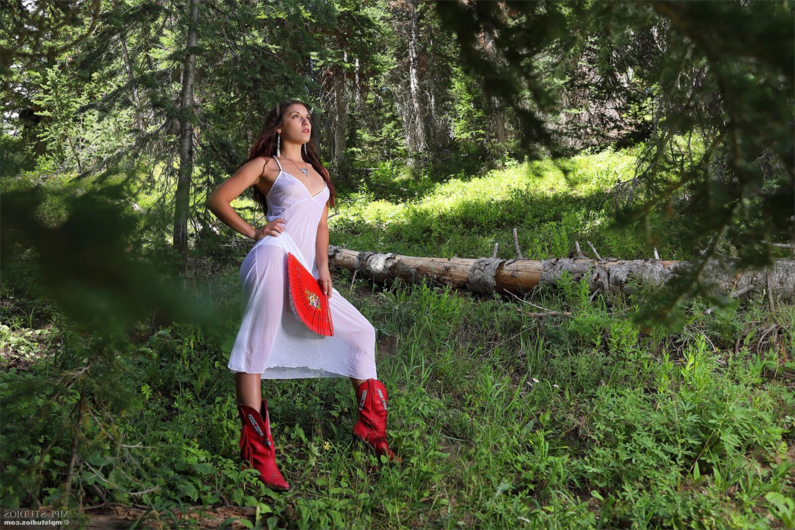 Elena su caminata por el bosque