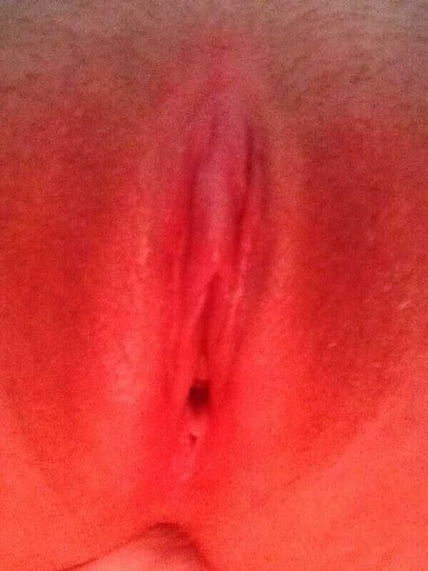 Young teen slag shows off her perfect shaved pusssy