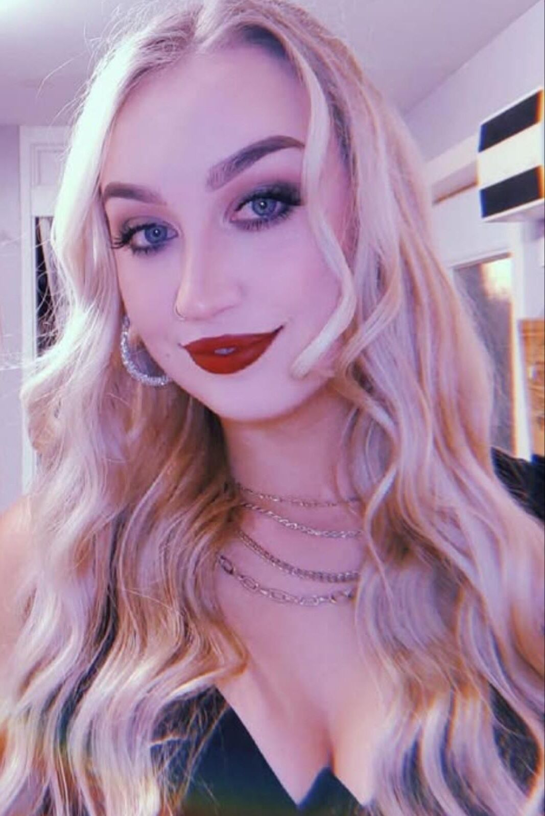 Stunning Girls I want to Serve