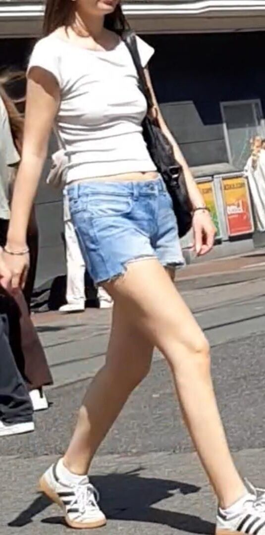 Streetgirls in shorts 