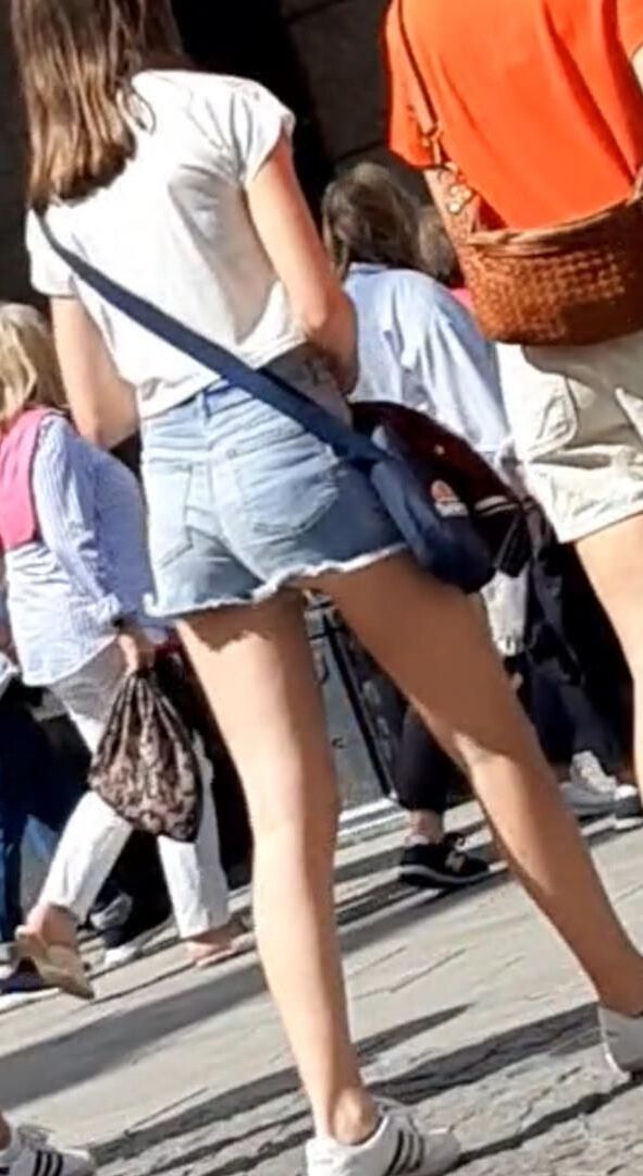 Streetgirls in shorts 