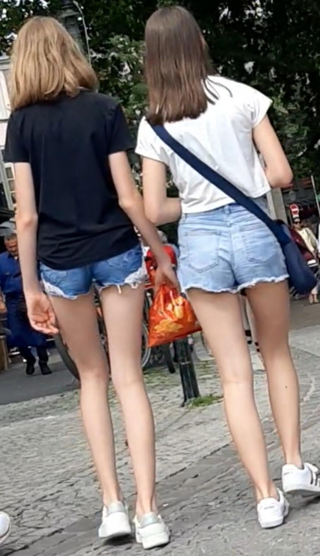 Streetgirls in shorts 