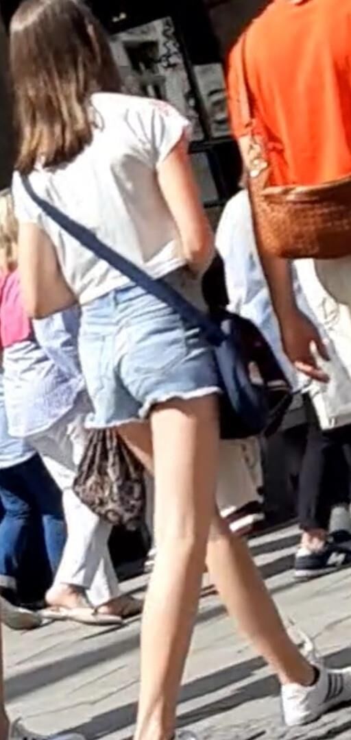 Streetgirls in shorts 