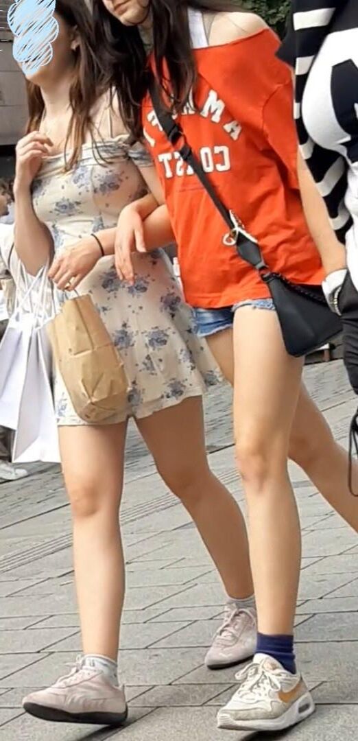 Streetgirls in shorts 