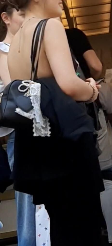 Braless Streetgirls 