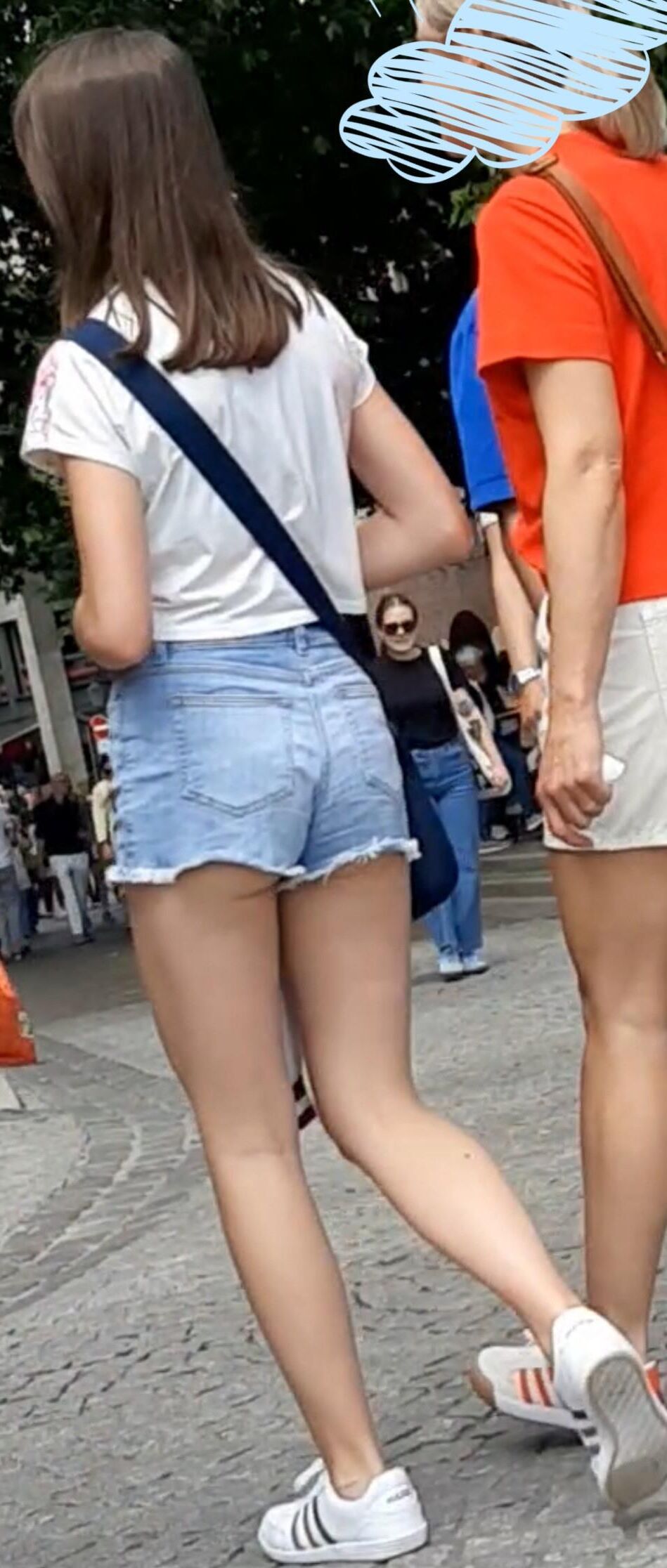 Streetgirls in shorts 