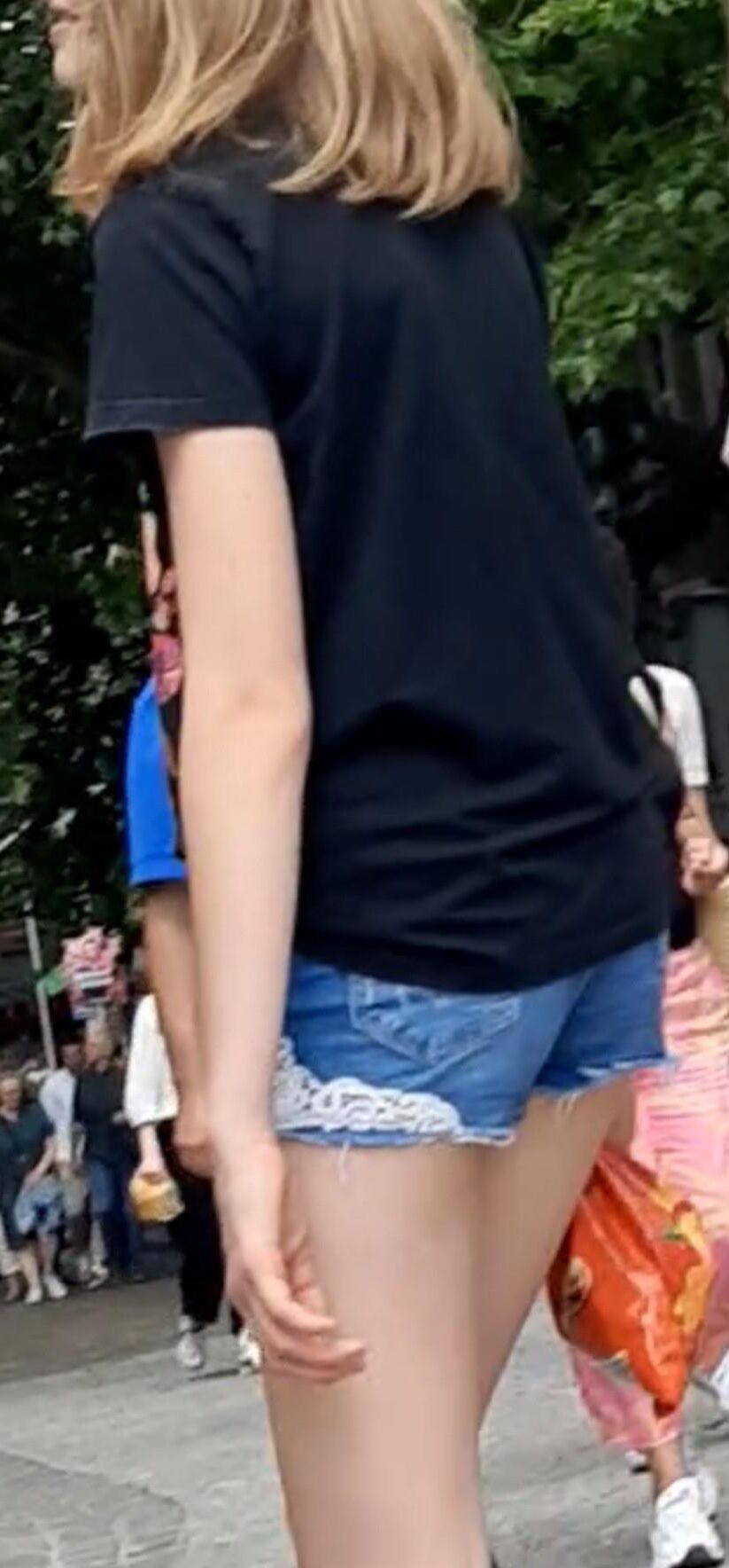 Streetgirls in shorts 