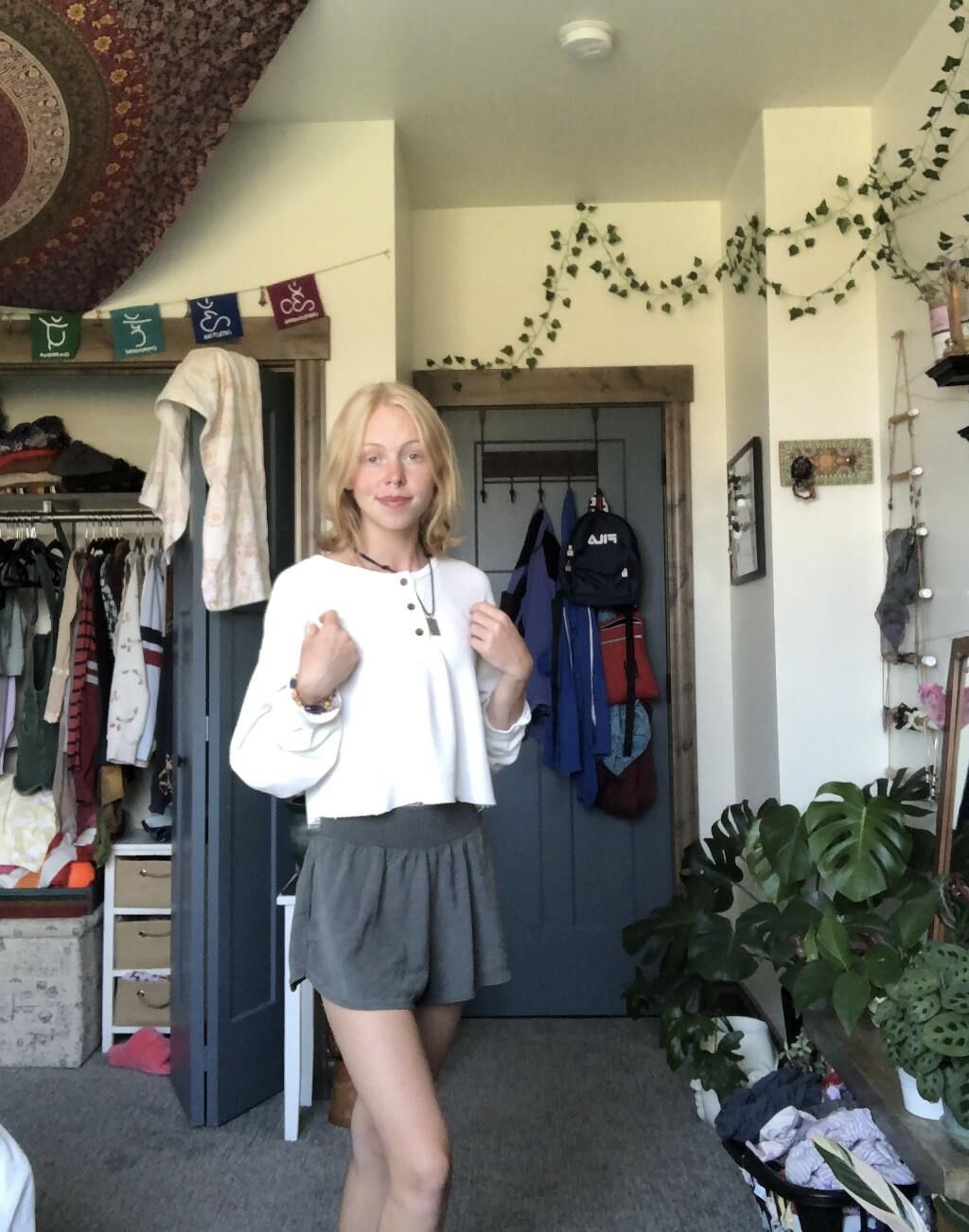 young slut posing