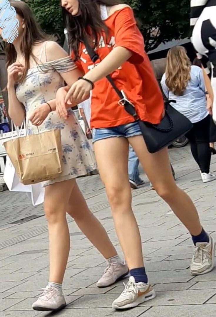 Streetgirls in shorts 
