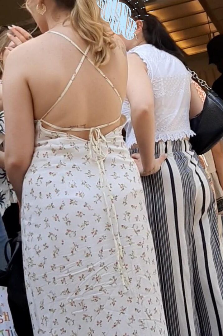 Braless Streetgirls 