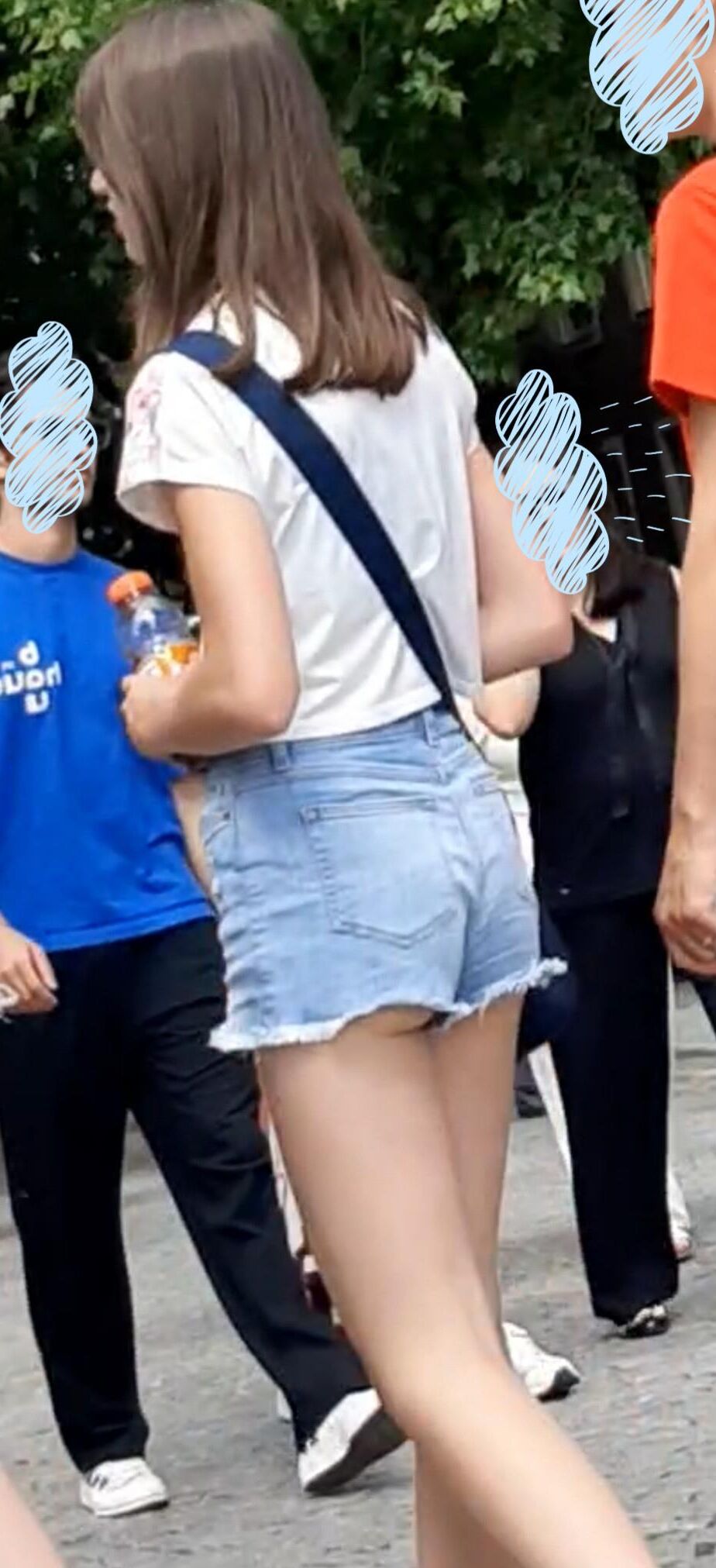 Streetgirls in shorts 