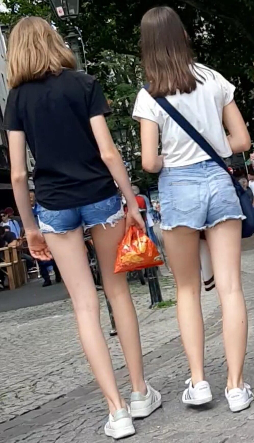 Streetgirls in shorts 