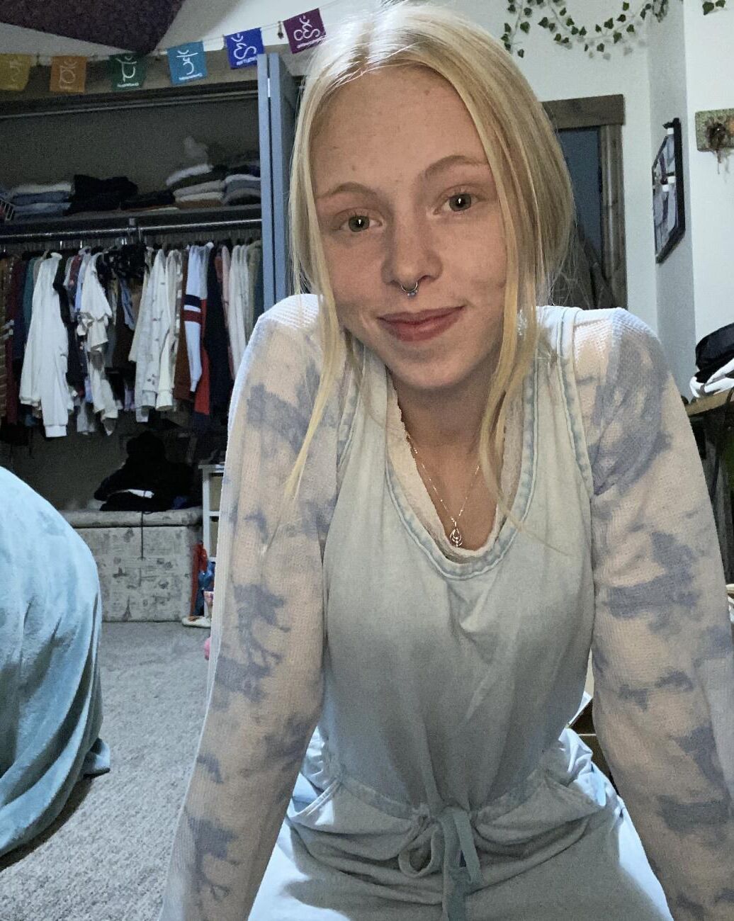 young slut posing