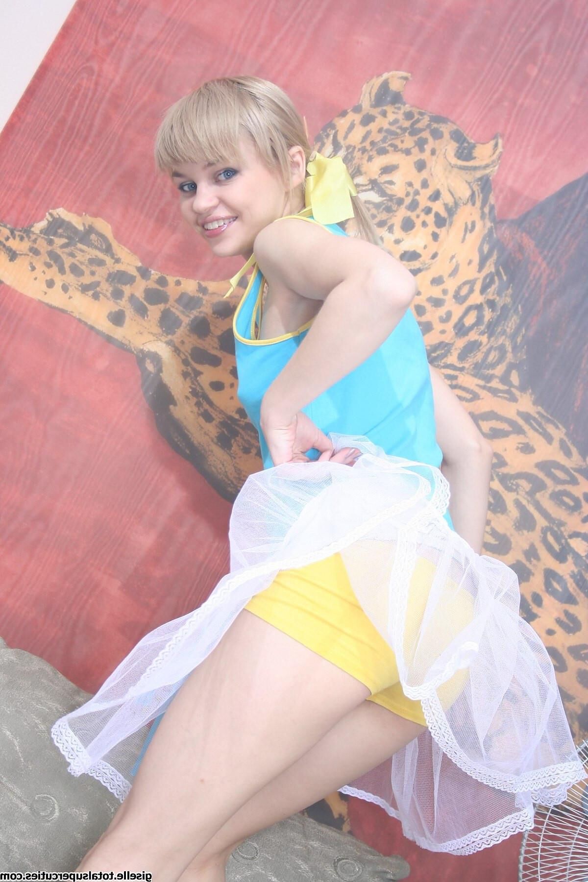 TotalSupercuties Giselle Set