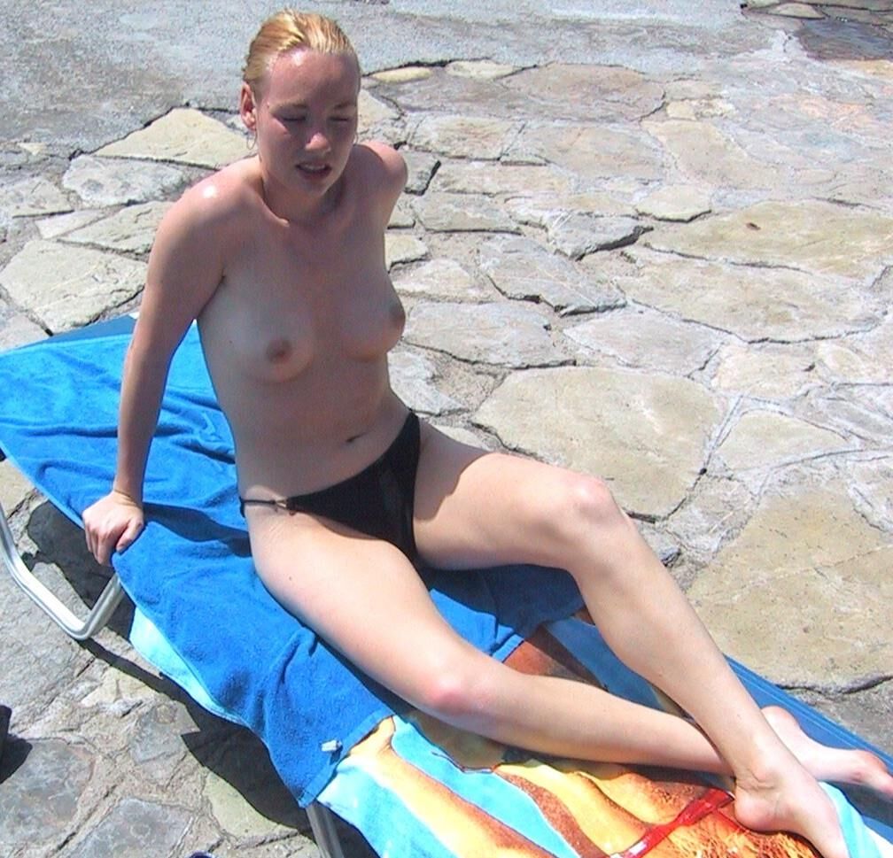 AMATEURS ON THE BEACH & POOL