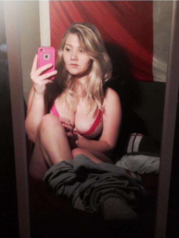 Gorgeous Canadian selfie teen Erin