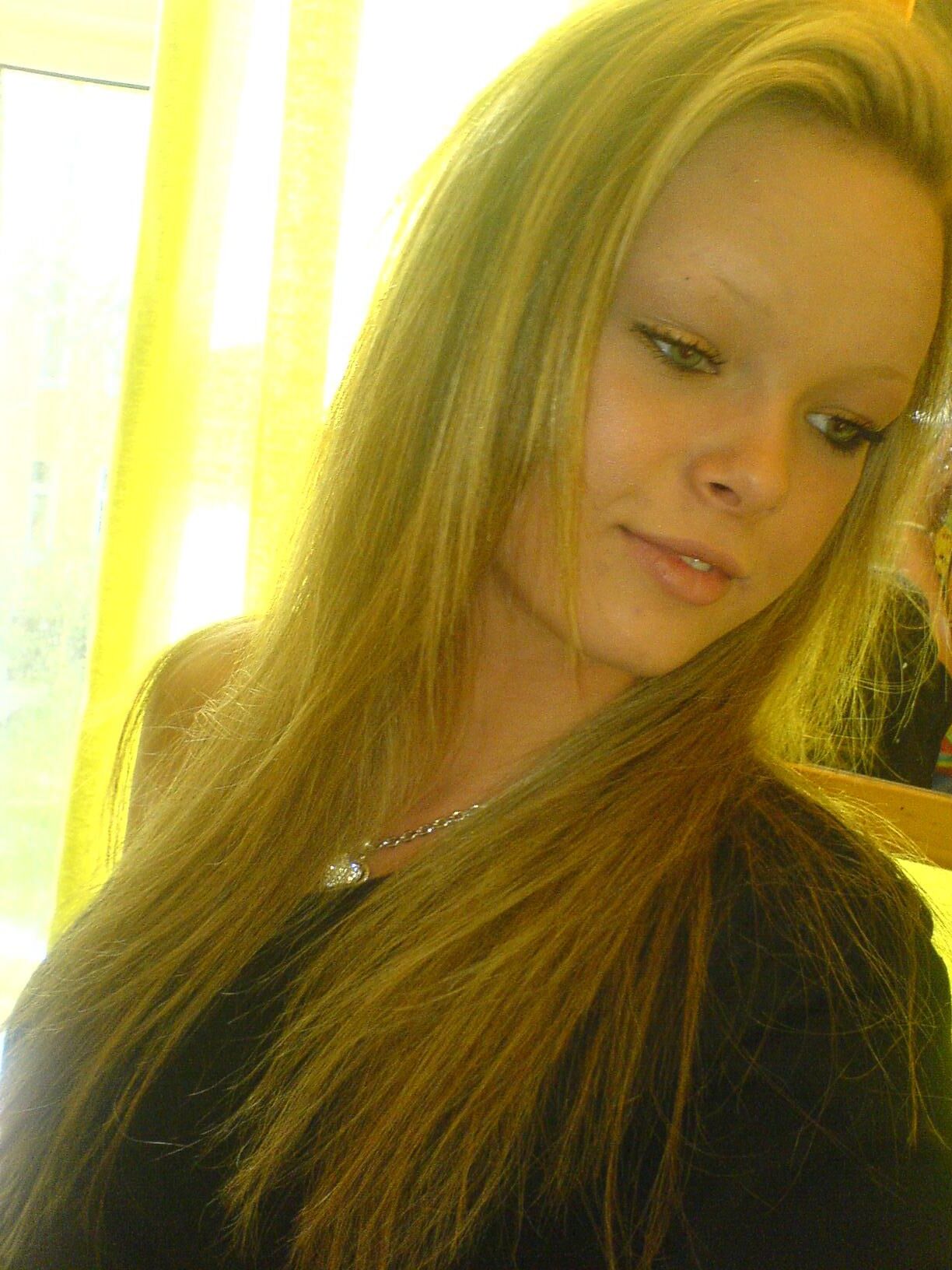 Slim Norwegian girlfriend Charlotte posing naked