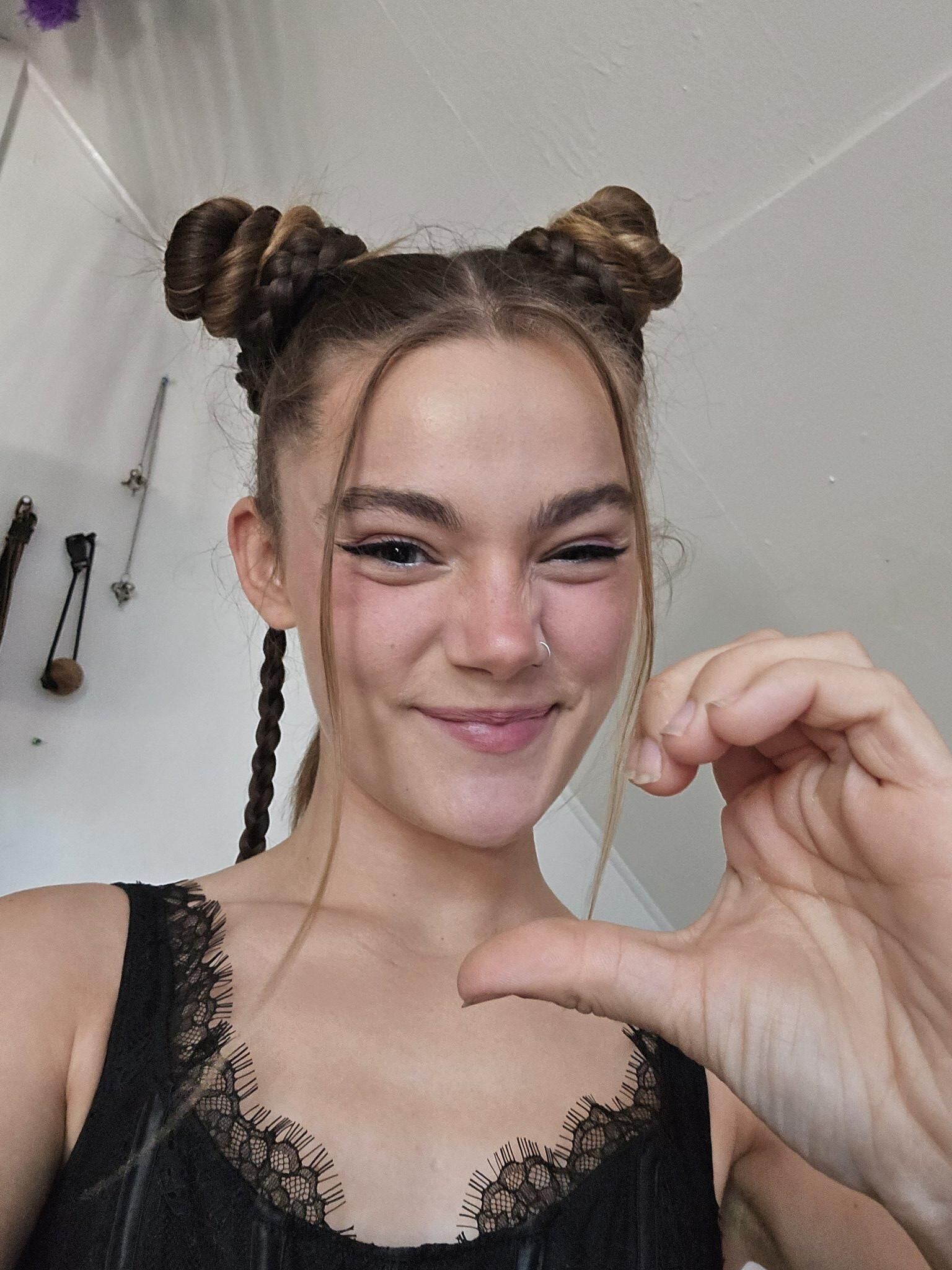 Amateur Teen Juniper Ren