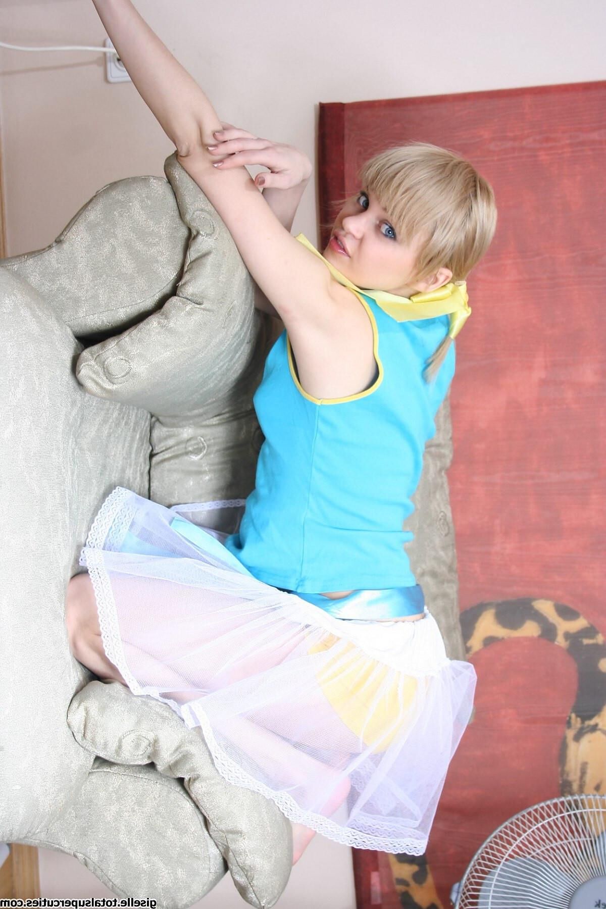 TotalSupercuties Giselle Set