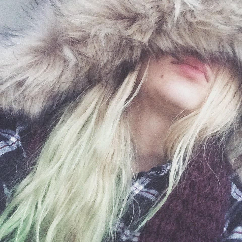 Slim teen blond selfies
