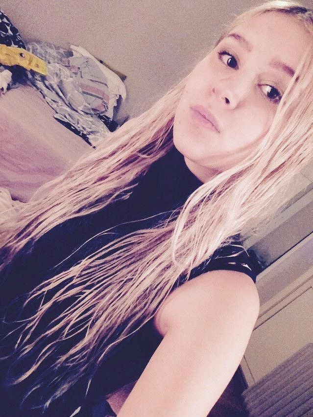 Slim teen blond selfies