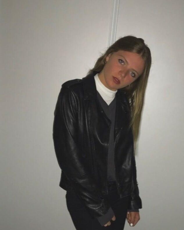 Skinny French Slut Petite Chienne Francaise Jeune Putte