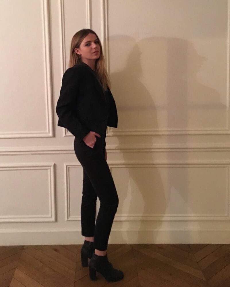 Skinny French Slut Petite Chienne Francaise Jeune Putte