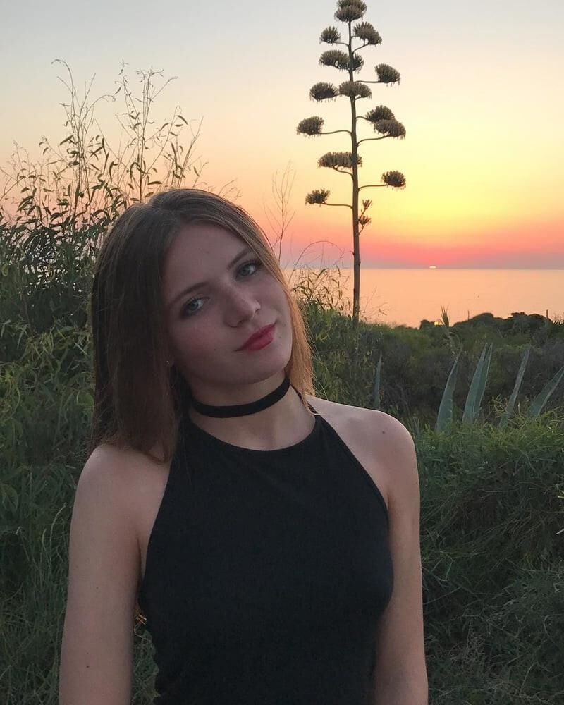 Skinny French Slut Petite Chienne Francaise Jeune Putte