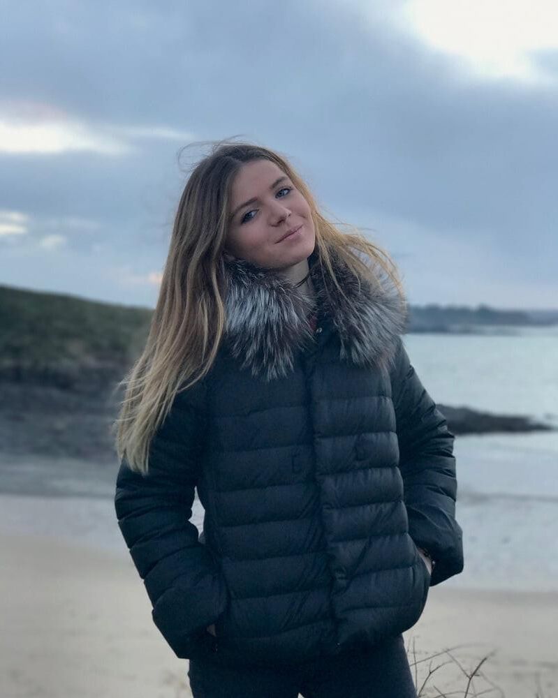 Skinny French Slut Petite Chienne Francaise Jeune Putte