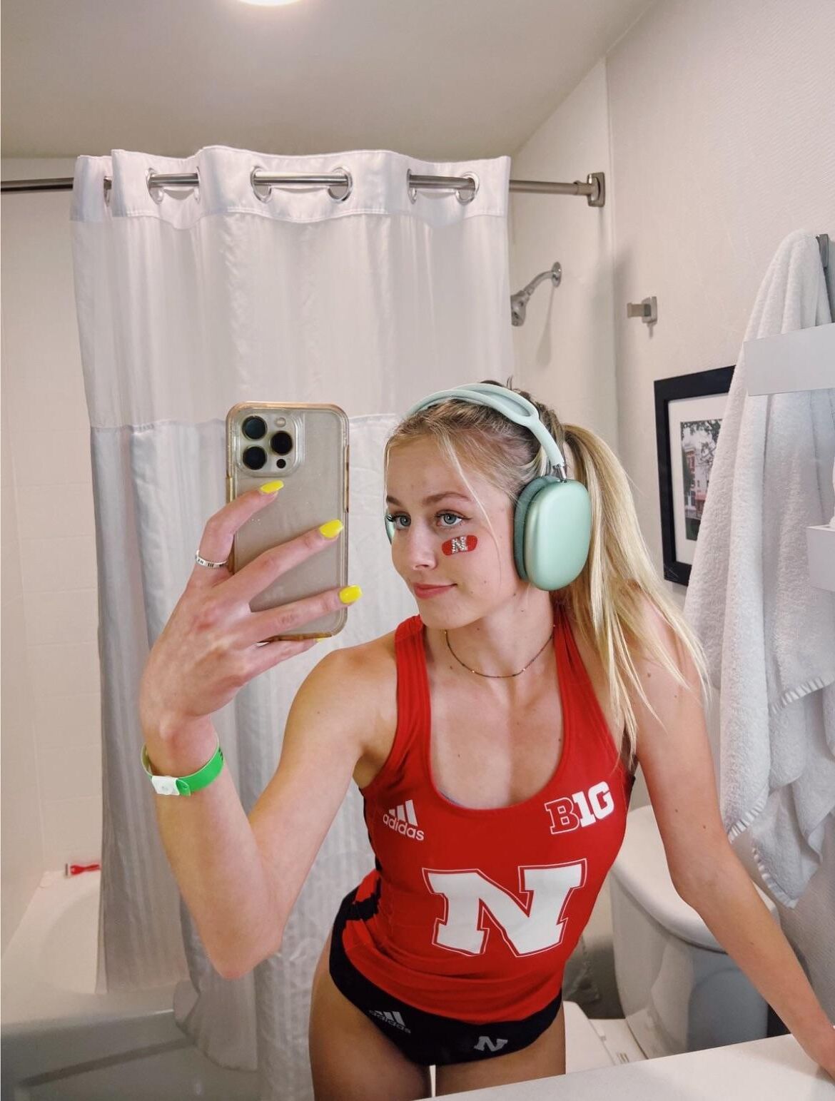 Jerk off for sporty athletes 