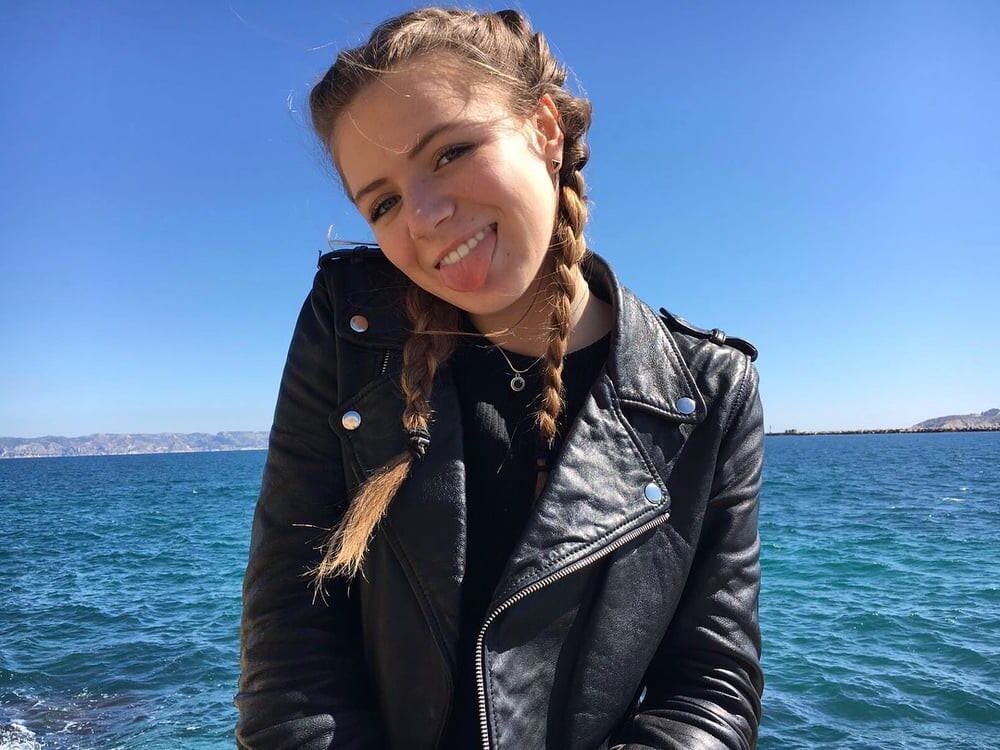 Skinny French Slut Petite Chienne Francaise Jeune Putte