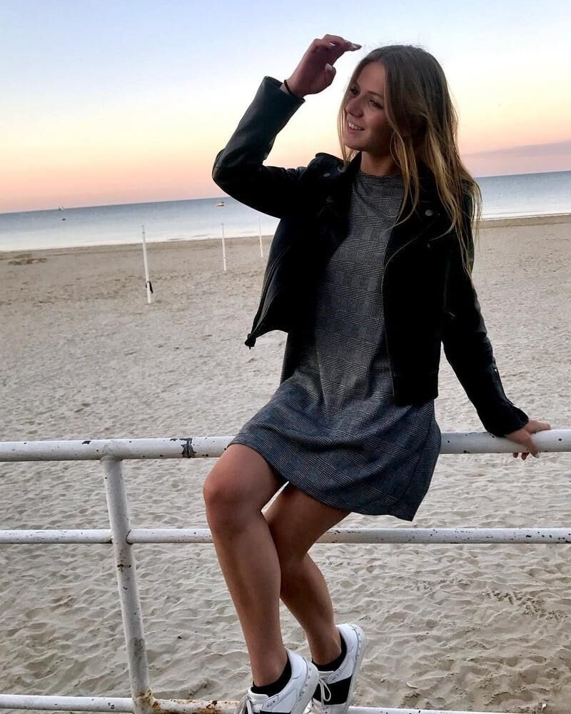 Skinny French Slut Petite Chienne Francaise Jeune Putte