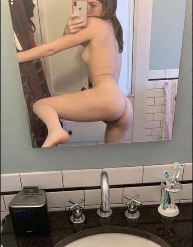 Teen Mirror Selfshots
